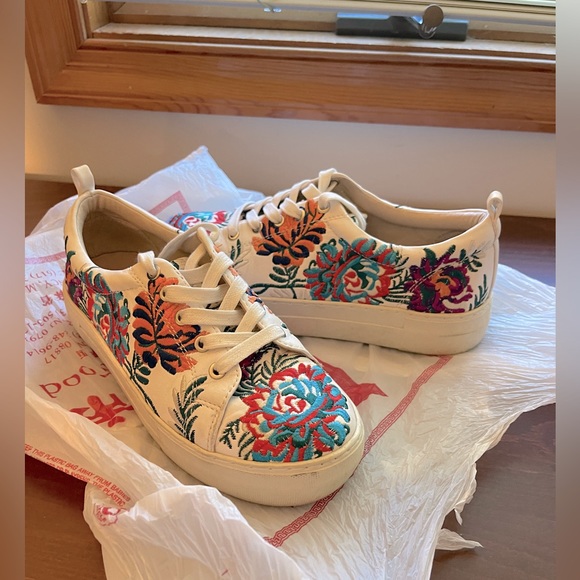 JS Slides White Embroidered Sneakers US6 - Picture 6 of 6